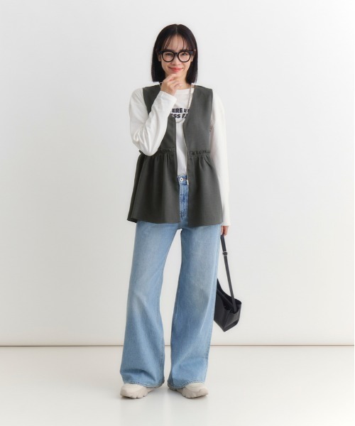 Right-on(ライトオン)の「【HONEYSUCKLE ROSE】ペプラムジップジレ (ウエストマーク / ノースリーブ / オフィスカジュアル)(シャツ/ブラウス・レディース・ライトベージュ/ダークグレー/キャメル・S/M/L)」の12枚目の写真