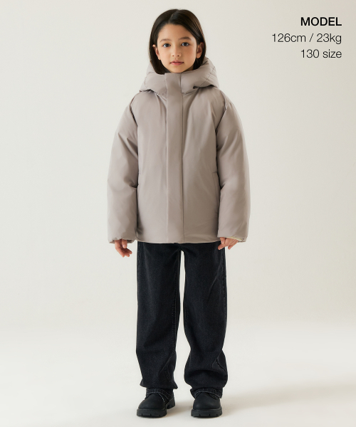 MUSINSA STANDARD KIDS（ムシンサスタンダードキッズ）の「デイリープファー ミニマル フード付きショートパディングジャケット [ライトベージュ]（ブルゾン・レディース・その他・100/110/120/130/140/150）」の2枚目の写真