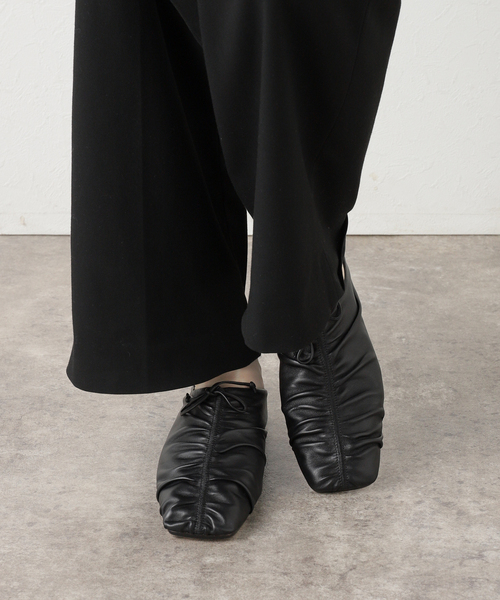 JVAM（ジェーヴィエーエム）の「JVAM /ジェイヴィエーエム CARIN GATHER MULE（その他シューズ・レディース・ブラック・24.5cm/23.5cm）」の9枚目の写真