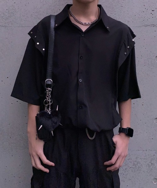 lilful(リルフル)の「【26年春夏新作】スタッズショルダー切替ハーフスリーブシャツ(シャツ/ブラウス・メンズ・ブラック/ホワイト・M/L)」の2枚目の写真