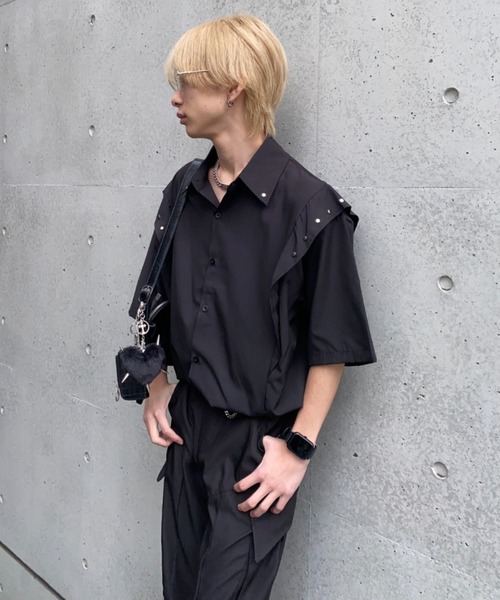lilful(リルフル)の「【26年春夏新作】スタッズショルダー切替ハーフスリーブシャツ(シャツ/ブラウス・メンズ・ブラック/ホワイト・M/L)」の5枚目の写真