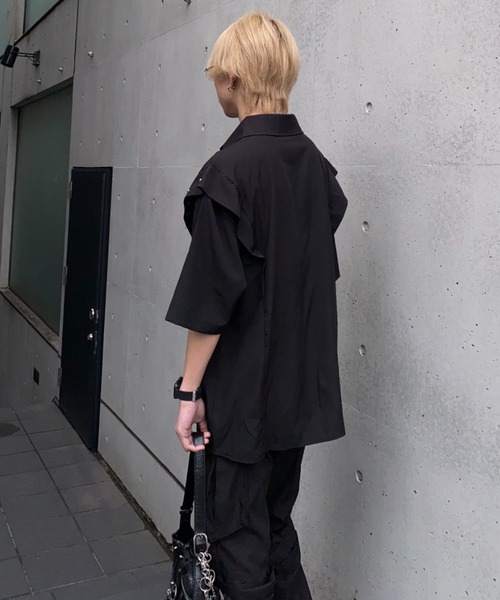 lilful(リルフル)の「【26年春夏新作】スタッズショルダー切替ハーフスリーブシャツ(シャツ/ブラウス・メンズ・ブラック/ホワイト・M/L)」の12枚目の写真