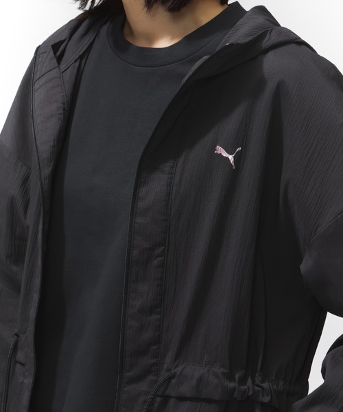 PUMA(プーマ)の「プーマ PUMA ウーブンJKT(ナイロンジャケット・レディース・スモークピンク/ブラック・M/L)」の18枚目の写真