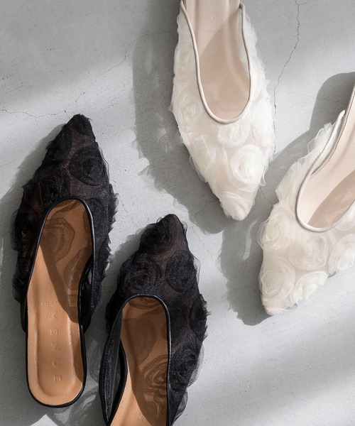 menue（メヌエ）の「Uカット フラット チュール ミュール（サンダル・レディース・アイボリー/ブラック/ブラック系・SS/S/M/L/LL/3L）」の2枚目の写真