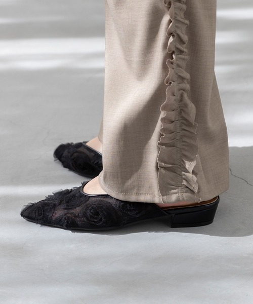 menue（メヌエ）の「Uカット フラット チュール ミュール（サンダル・レディース・アイボリー/ブラック/ブラック系・SS/S/M/L/LL/3L）」の12枚目の写真