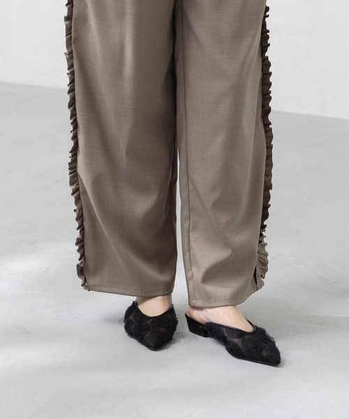 menue（メヌエ）の「Uカット フラット チュール ミュール（サンダル・レディース・アイボリー/ブラック/ブラック系・SS/S/M/L/LL/3L）」の5枚目の写真