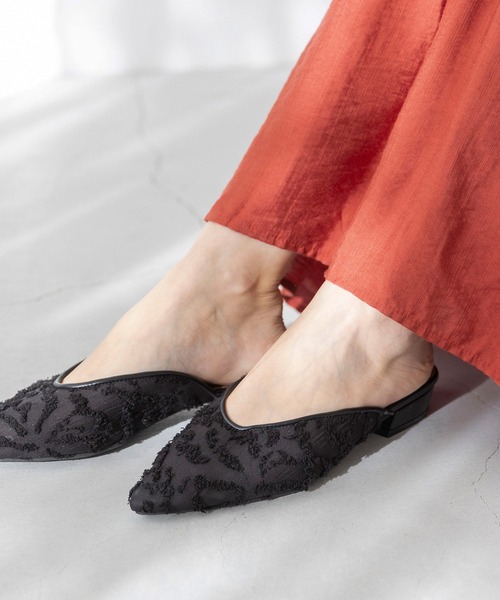 menue（メヌエ）の「Uカット フラット チュール ミュール（サンダル・レディース・アイボリー/ブラック/ブラック系・SS/S/M/L/LL/3L）」の8枚目の写真