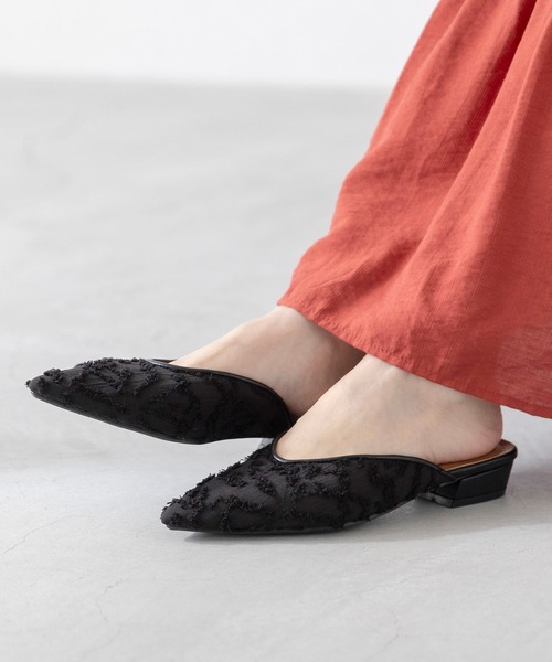 menue（メヌエ）の「Uカット フラット チュール ミュール（サンダル・レディース・アイボリー/ブラック/ブラック系・SS/S/M/L/LL/3L）」の9枚目の写真