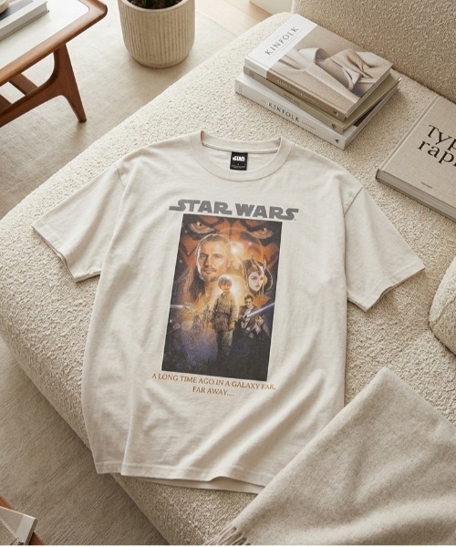 ALWAYS GOOD TIME(オルウェイズグッドタイム)の「【STAR WARS/スターウォーズ】ポスターアートプリントUSD加工半袖Tシャツ/Movie Tee/ユニセックス(Tシャツ/カットソー・メンズ・ホワイト系その他2/ブラック系その他2/ホワイト系その他/スミクロ/アイボリー/ホワイト系その他3/ブラック系その他3/ブラック系その他・M/LL/L)」の1枚目の写真