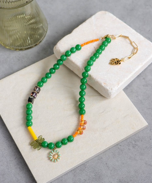 Three Four Time（ｽﾘｰﾌｫｰﾀｲﾑ）の「フラワーチャームカラーネックレス（ネックレス・レディース・グリーン/ブラック/イエロー・FREE）」の2枚目の写真