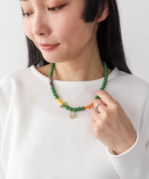 Three Four Time（ｽﾘｰﾌｫｰﾀｲﾑ）の「フラワーチャームカラーネックレス（ネックレス・レディース・グリーン/ブラック/イエロー・FREE）」の8枚目の写真