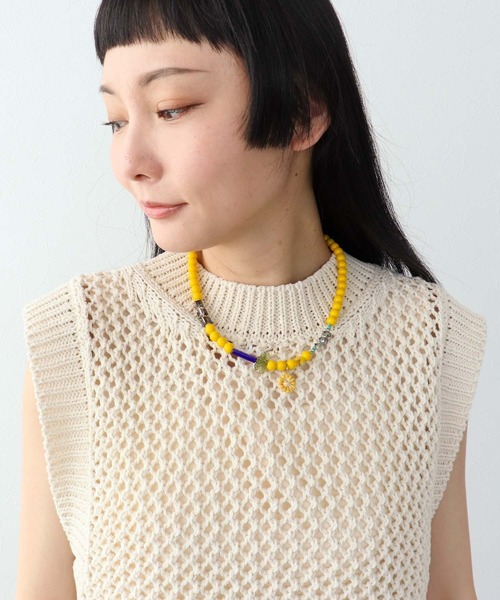 Three Four Time（ｽﾘｰﾌｫｰﾀｲﾑ）の「フラワーチャームカラーネックレス（ネックレス・レディース・グリーン/ブラック/イエロー・FREE）」の12枚目の写真