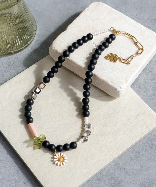 Three Four Time（ｽﾘｰﾌｫｰﾀｲﾑ）の「フラワーチャームカラーネックレス（ネックレス・レディース・グリーン/ブラック/イエロー・FREE）」の14枚目の写真