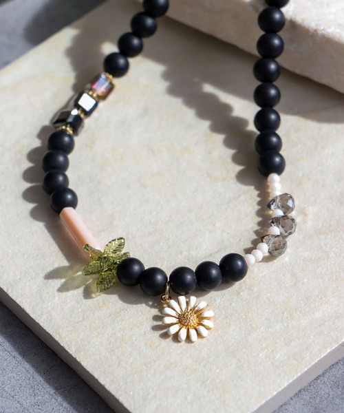 Three Four Time（ｽﾘｰﾌｫｰﾀｲﾑ）の「フラワーチャームカラーネックレス（ネックレス・レディース・グリーン/ブラック/イエロー・FREE）」の15枚目の写真