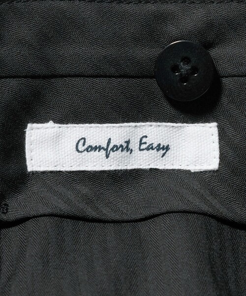UNITED ARROWS（ユナイテッドアローズ）の「トロピカル サイドエクステンド ノープリーツ スラックス COMFORT EASY‐MODEL ウォッシャブル タテヨコストレッチ イージーケア（スラックス・メンズ・ネイビー/グレー系/ダークグレー・46/44/50/48）」の22枚目の写真
