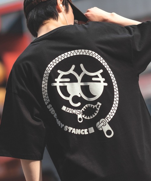 En serio TOKYO(エンソリオトーキョー)の「【SIDEWAYSTANCE】半袖ファスナープリントTシャツ SIDE23-135(Tシャツ/カットソー・メンズ・オートミール/ホワイト/ブラック・MEDIUM/SMALL/LARGE/X-LARGE)」の2枚目の写真
