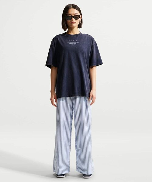 NIKE(ナイキ)の「ナイキ スポーツウェア クラシック ウィメンズ オーバーサイズド Tシャツ / Nike Sportswear Classic Women's Oversized T-Shirt IV2035-410 Midnight Navy(Tシャツ/カットソー・レディース・ネイビー・S/XS/XL/L/M)」の12枚目の写真