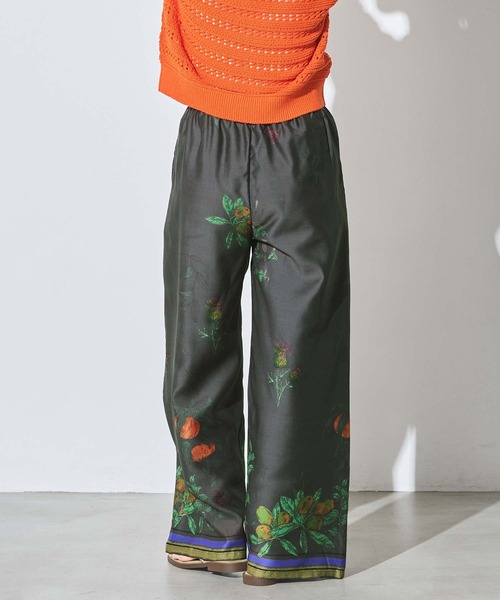 Gready Brilliant(グレディブリリアン)の「プリントローンボタニカルワイドパンツ(その他パンツ・レディース・ベージュ/ブラック・FREE)」の9枚目の写真