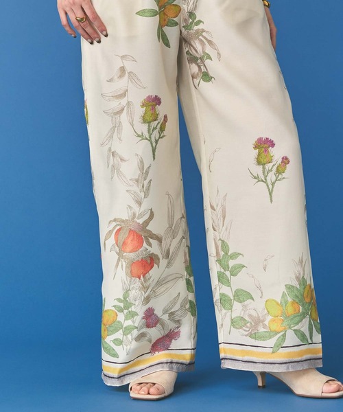 Gready Brilliant(グレディブリリアン)の「プリントローンボタニカルワイドパンツ(その他パンツ・レディース・ベージュ/ブラック・FREE)」の21枚目の写真