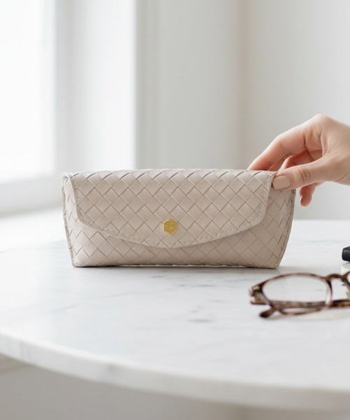 Fun & Daily（ファンアンドデイリー）の「スタンプレザー メガネ＆サングラスケース（メガネ・メンズ・ピンク/ベージュ/ブラック/ブルー・FREE）」の2枚目の写真