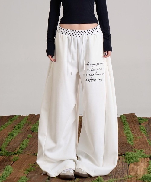 SHEENA（シーナ）の「【裾ドローコード付き】ドットウエスト刺繍ロゴスウェットワイドパンツ（スウェットパンツ・レディース・ネイビー/ホワイト・M）」の11枚目の写真