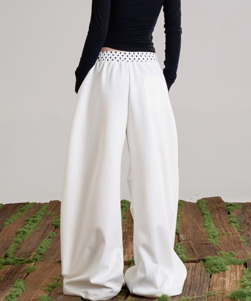 SHEENA（シーナ）の「【裾ドローコード付き】ドットウエスト刺繍ロゴスウェットワイドパンツ（スウェットパンツ・レディース・ネイビー/ホワイト・M）」の16枚目の写真