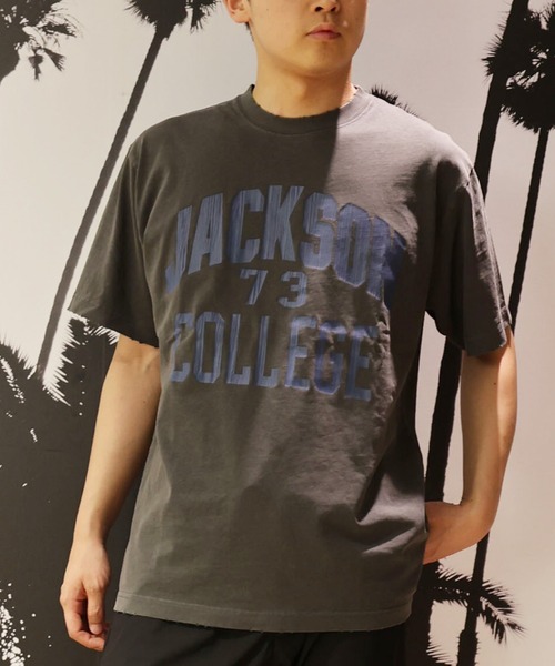 ムラサキスポーツ(ムラサキスポーツ)の「DEAR LAUREL/ディアローレル × ジャクソンマティス 半袖 Tシャツ コラボレーション DL26S-JM2102(Tシャツ/カットソー・メンズ・ブラック/イエロー/ネイビー・L/M)」の2枚目の写真