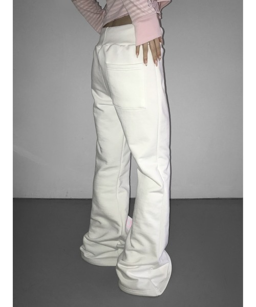 THEAIRTOWN(ジエアタウン)の「how sweet bootcut pt(スウェットパンツ・レディース・ブラック/ホワイト・FREE)」の17枚目の写真