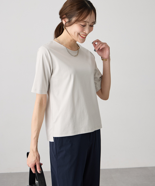 A/C DESIGN BY ALPHA CUBIC(エーシーデザインバイアルファキュービック)の「クルーネックTシャツ【すごツヤ・UVカット・接触冷感】(Tシャツ/カットソー・レディース・ブラック/ブラウン/ライトグリーン/ライトグレー/ブルー/オフホワイト・M/L/LL/3L)」の3枚目の写真
