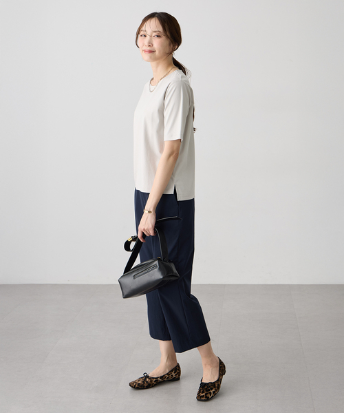 A/C DESIGN BY ALPHA CUBIC(エーシーデザインバイアルファキュービック)の「クルーネックTシャツ【すごツヤ・UVカット・接触冷感】(Tシャツ/カットソー・レディース・ブラック/ブラウン/ライトグリーン/ライトグレー/ブルー/オフホワイト・M/L/LL/3L)」の21枚目の写真