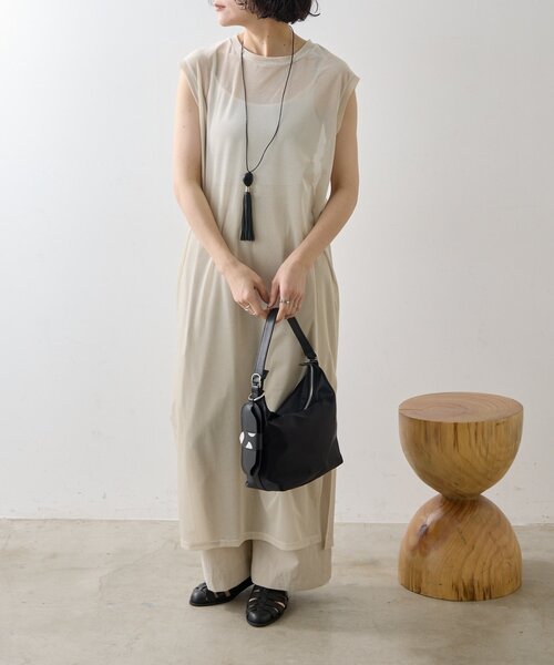 ear PAPILLONNER(イアパピヨネ)の「ベロアシアーロングタンク【SUM1 STYLE】(ワンピース・レディース・ブラック/ライトベージュ・FREE)」の6枚目の写真