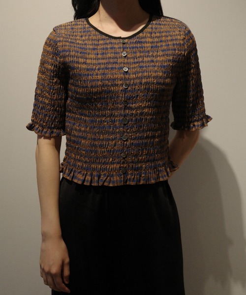 CLANE(クラネ)の「CLANE SHIRRING HALF SLEEVE BLOUSE(シャツ/ブラウス・レディース・その他/ブラック/オフホワイト・2/1)」の3枚目の写真