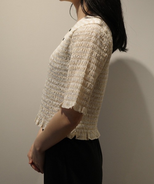 CLANE(クラネ)の「CLANE SHIRRING HALF SLEEVE BLOUSE(シャツ/ブラウス・レディース・その他/ブラック/オフホワイト・2/1)」の4枚目の写真