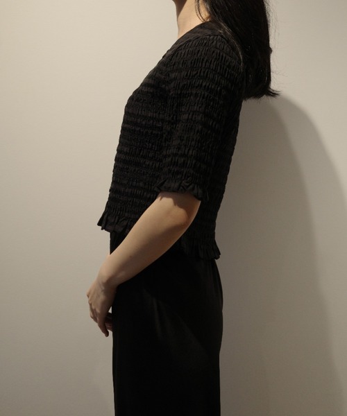 CLANE(クラネ)の「CLANE SHIRRING HALF SLEEVE BLOUSE(シャツ/ブラウス・レディース・その他/ブラック/オフホワイト・2/1)」の6枚目の写真