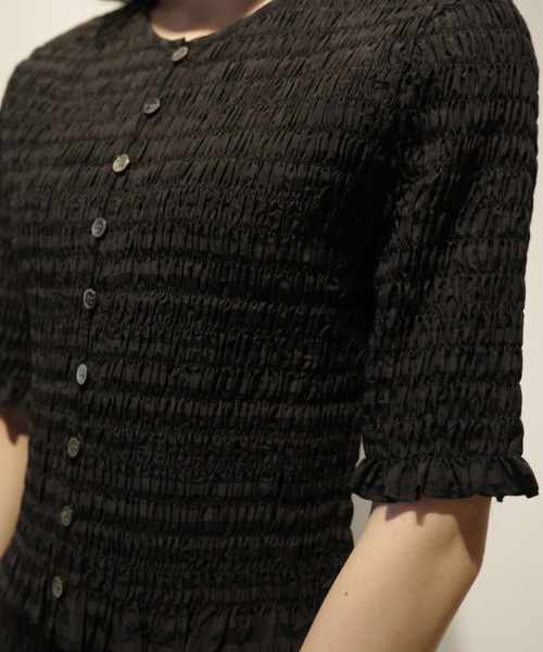 CLANE(クラネ)の「CLANE SHIRRING HALF SLEEVE BLOUSE(シャツ/ブラウス・レディース・その他/ブラック/オフホワイト・2/1)」の10枚目の写真