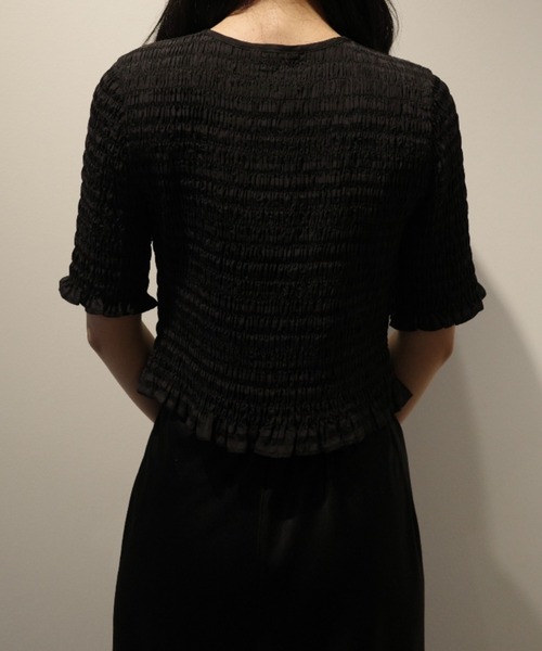 CLANE(クラネ)の「CLANE SHIRRING HALF SLEEVE BLOUSE(シャツ/ブラウス・レディース・その他/ブラック/オフホワイト・2/1)」の7枚目の写真
