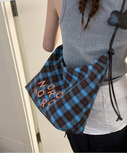 LA VORAGINE(ラ ヴォラジネ)の「A4対応大容量トート チェック柄ショルダーバッグ(ショルダーバッグ・レディース・グリーン/ブルー/Black・FREE)」の6枚目の写真