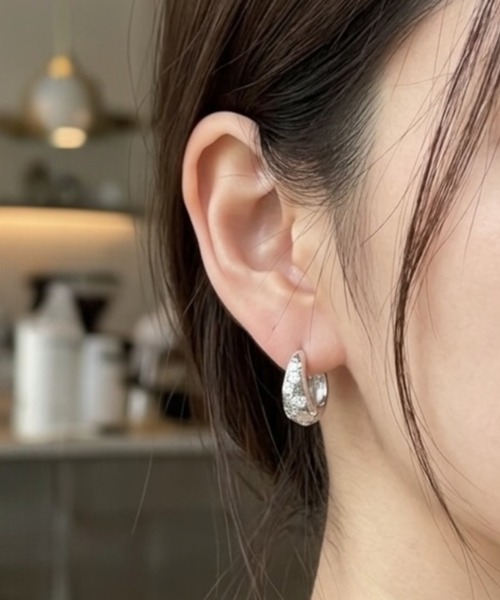 United store(ユナイテッドストア)の「ノーブルシェルドロップピアス(ピアス(両耳用)・レディース・シルバー/ゴールド・FREE)」の1枚目の写真