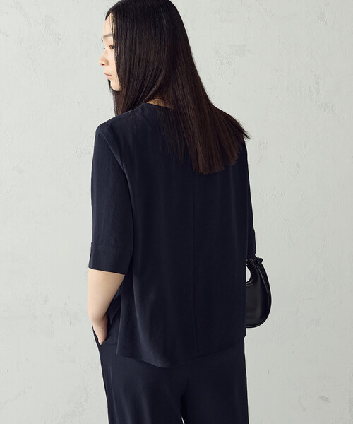 COMME CA ISM（コムサイズム）の「【UVカット・吸水速乾・接触冷感】kireri ドライヴィンテージ スリットスリーブTブラウス/セットアップ対応（シャツ/ブラウス・レディース・ネイビー/ブラウン・LARGE/MEDIUM）」の19枚目の写真
