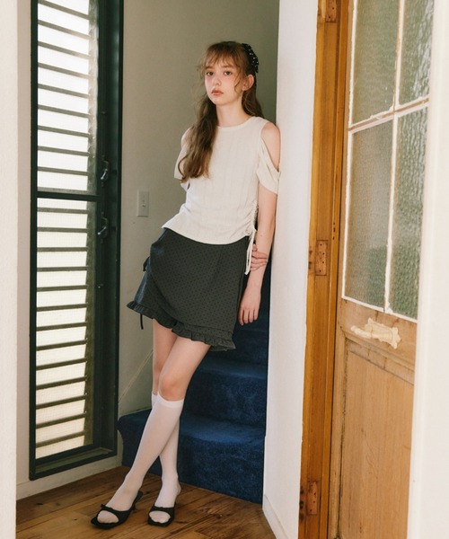 idem(イデム)の「layered frill mini pants/巻きスカート風ショートパンツ(その他パンツ・レディース・ブラック/グレー・FREE)」の13枚目の写真