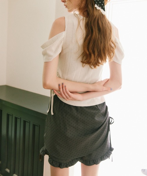 idem(イデム)の「layered frill mini pants/巻きスカート風ショートパンツ(その他パンツ・レディース・ブラック/グレー・FREE)」の10枚目の写真
