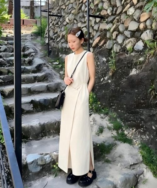Aelina(エリナ)の「ノースリーブスリットワンピース(ワンピース・レディース・ブラック/ホワイト・FREE)」の3枚目の写真