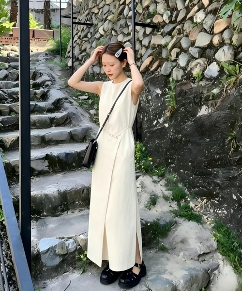 Aelina(エリナ)の「ノースリーブスリットワンピース(ワンピース・レディース・ブラック/ホワイト・FREE)」の4枚目の写真