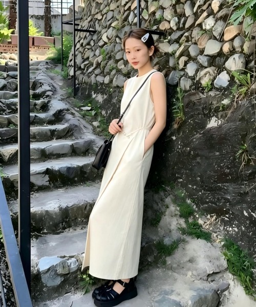 Aelina(エリナ)の「ノースリーブスリットワンピース(ワンピース・レディース・ブラック/ホワイト・FREE)」の5枚目の写真