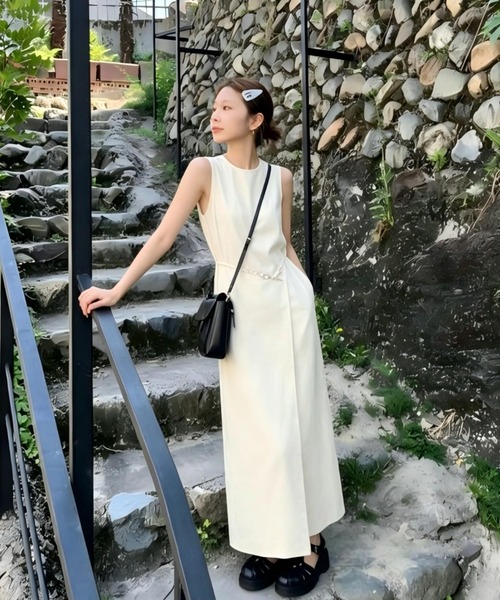 Aelina(エリナ)の「ノースリーブスリットワンピース(ワンピース・レディース・ブラック/ホワイト・FREE)」の6枚目の写真