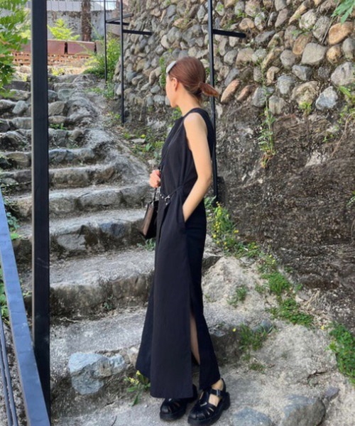 Aelina(エリナ)の「ノースリーブスリットワンピース(ワンピース・レディース・ブラック/ホワイト・FREE)」の13枚目の写真
