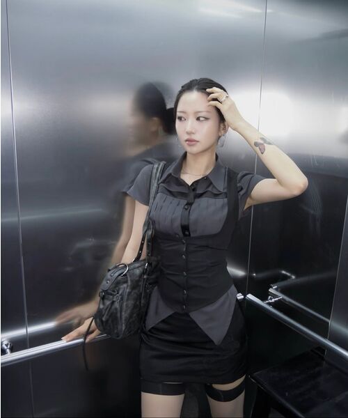 DARLING, YOU'RE BAD（ダーリンユーアーバッド）の「Rose Satin Mini Skirt #Black（スカート・レディース・その他・MEDIUM/SMALL）」の4枚目の写真