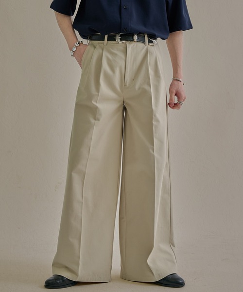 epnok(エプノック)の「2タックワイドストレートバギーチノパンツ(スラックス・メンズ・カーキ/ベージュ/オフホワイト・SMALL/LARGE/MEDIUM)」の1枚目の写真