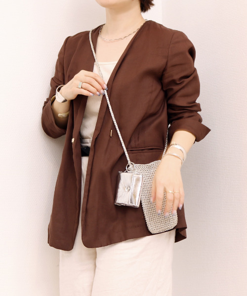 cache cache(カシュ カシュ)の「カシュカシュ cachecache / メタリックニットスマホショルダーバッグ(ショルダーバッグ・レディース・シルバー/ブラウン/ブラック/ゴールド・FREE)」の1枚目の写真