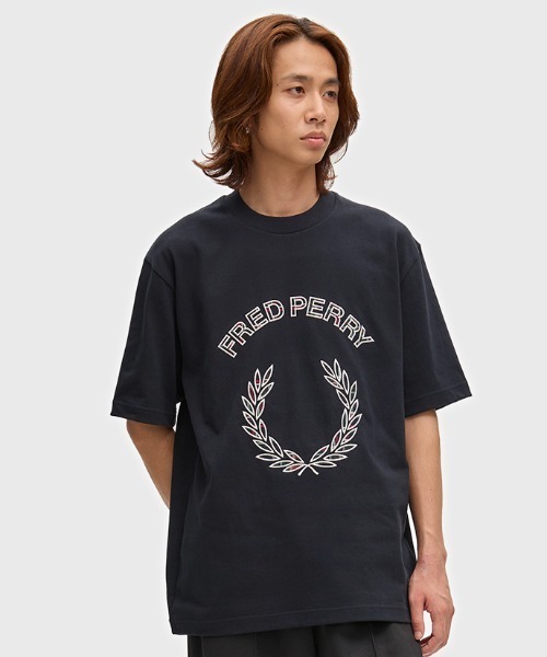 FRED PERRY(フレッドペリー)の「【ZOZO & ONLINESHOP限定】Tartan Applique T-Shirt/タータンチェックアップリケTシャツ(Tシャツ/カットソー・メンズ・ホワイト/ネイビー・S/M/L)」の2枚目の写真